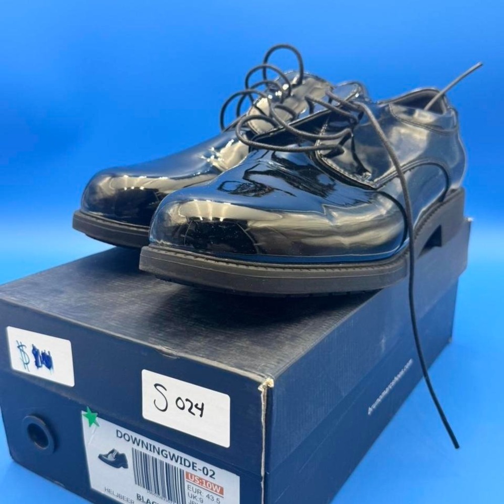 Black patent leather lace up shoes. Size US 10 wide #laceup